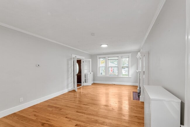 Building Photo - 204 Maple St