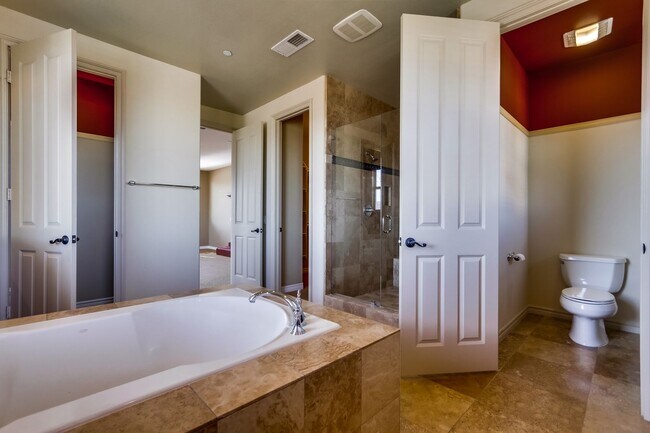 Building Photo - Beautiful 4 bedroom, 4.5 bathroom Home in the Varadero Community