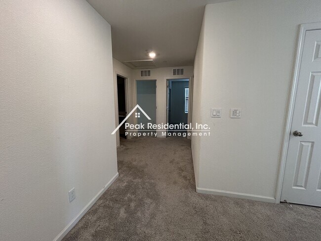 Building Photo - Beautiful Newer Folsom 4bd/2.5ba in Gated Community!