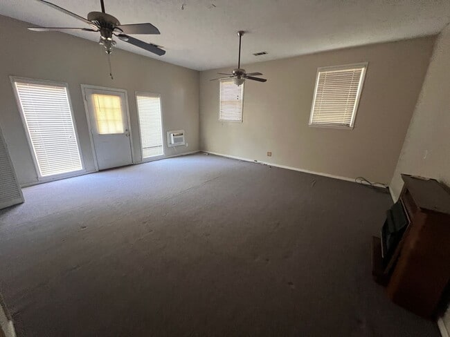 Building Photo - Northgate Home