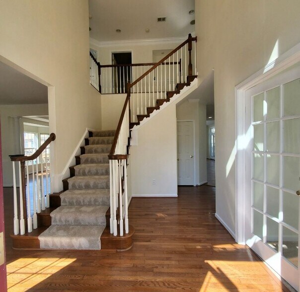 Building Photo - 3123 Sedgewick Dr