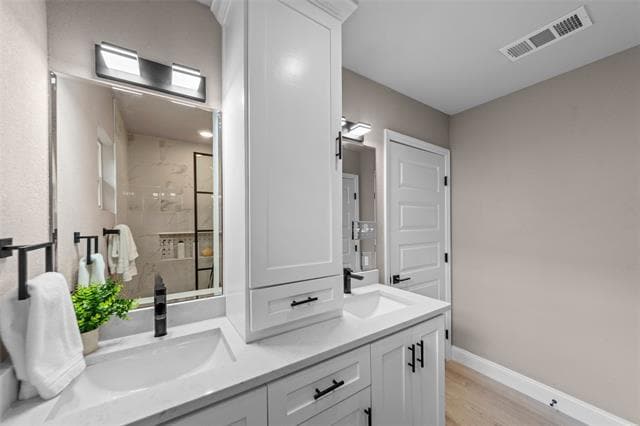 Building Photo - 1503 E Lakeview Dr