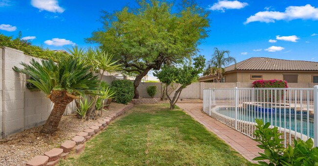 Building Photo - 7798 E Buteo Dr