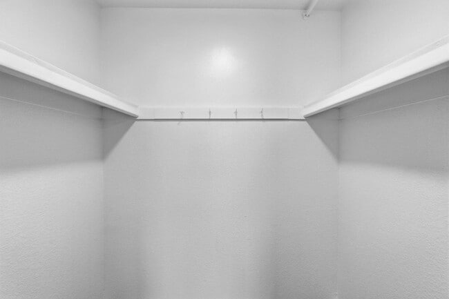 Building Photo - 715 W Boxelder Pl