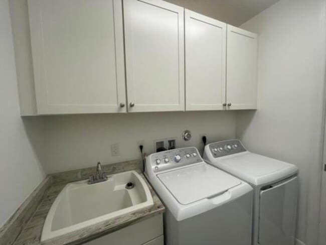 Building Photo - 12885 Trevi Isle