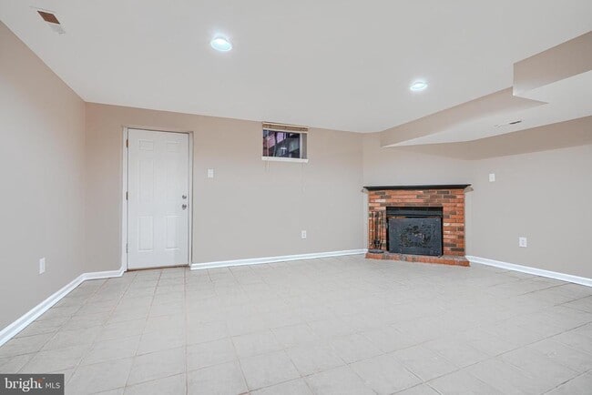 Building Photo - 309 Overlea Pl