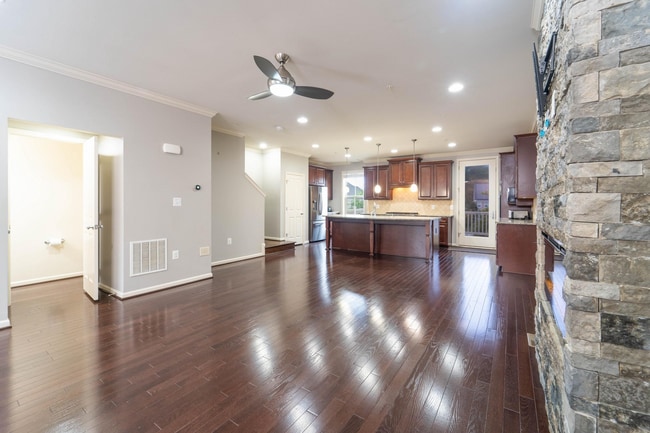 Building Photo - Beautiful Townhouse in Poplar Run, Silver Spring, MD