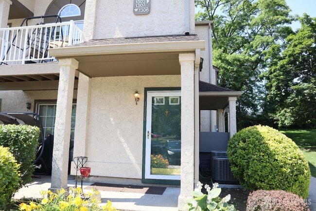 Building Photo - 1306 Commons at Kingswood Dr