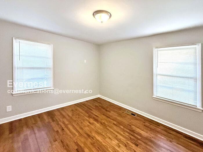 Building Photo - 1309 5th Pl NW