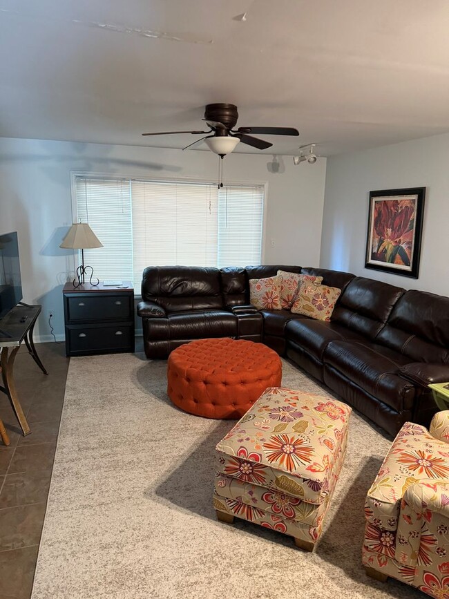 Building Photo - Renovated 3br in Chancellor Square, 2 blocks to Franklin St., walk to campus!