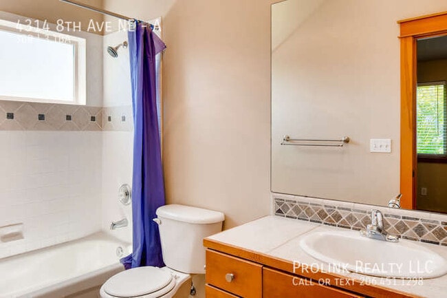 Building Photo - 4314 8th Ave NE