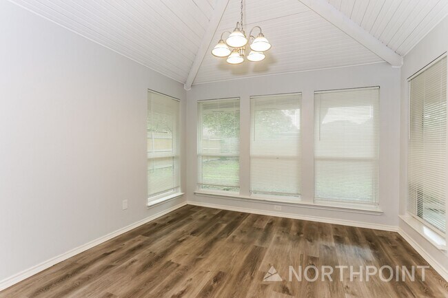 Building Photo - 3 BR/2BA | Newly Renovated Single Family Home |  Gated backyard!