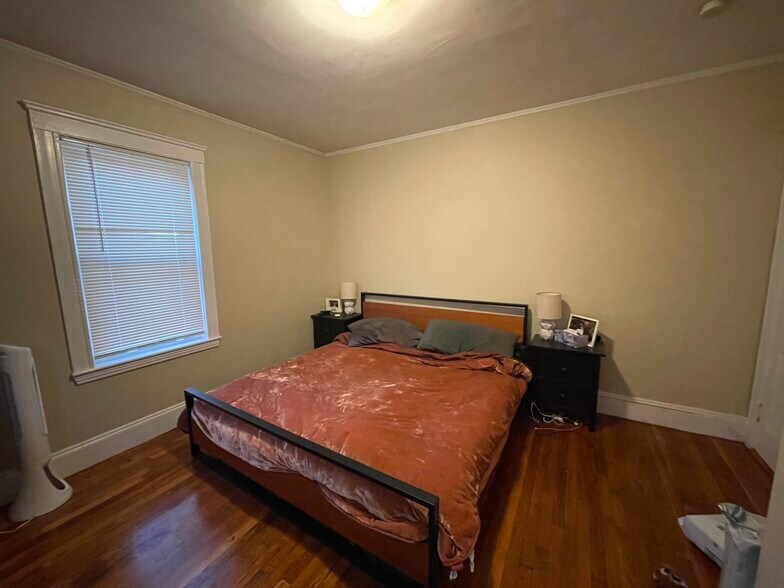 Building Photo - 98 Forest Hills St