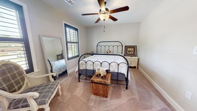 Building Photo - Like New Colonial Style Townhome close to Downtown Opelika