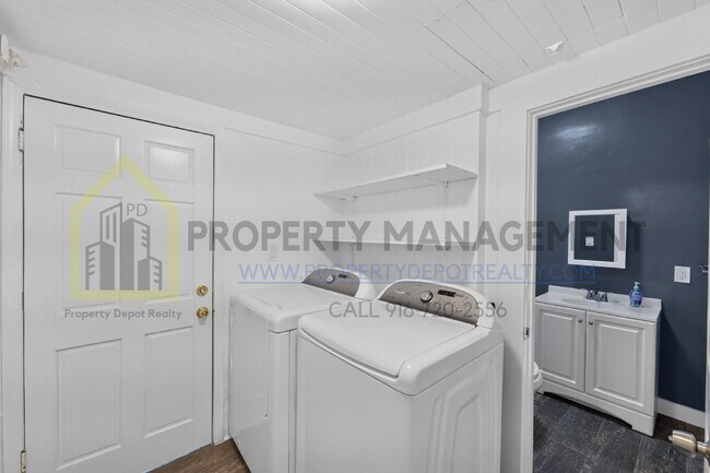 Building Photo - Charming 2-Bedroom Bungalow Retreat in Sacramento