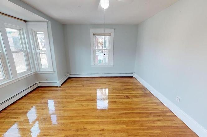 Living room - 121 Johnson St