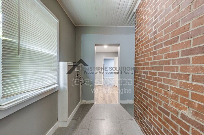 Building Photo - 2930 Primrose Cir