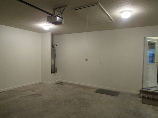 Building Photo - Contact Peggy Goodman 501 676 1758