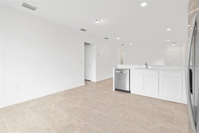 Building Photo - 6560 Silverstar Dr