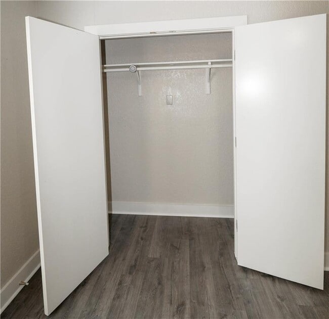 Building Photo - 1302 Danbury Square