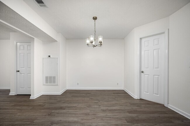 Building Photo - 4910 Laura Jeanne Blvd