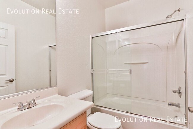 Building Photo - MOVE IN READY! 4 Bedroom Home in La Aldea