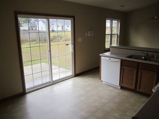 Building Photo - 303 Scranton Ct