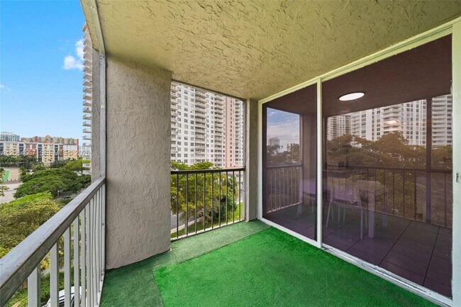 Building Photo - 17500 N Bay Rd