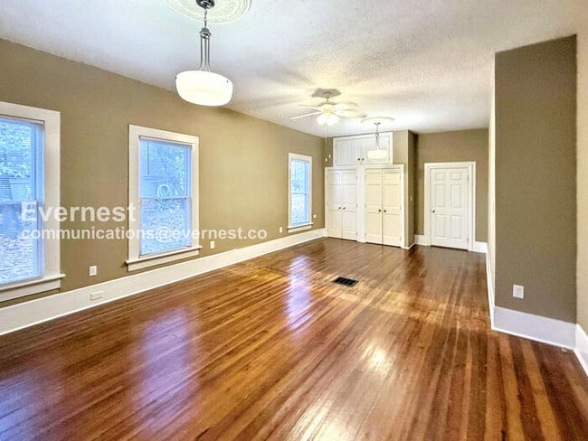 Building Photo - 5005 6th Ave S