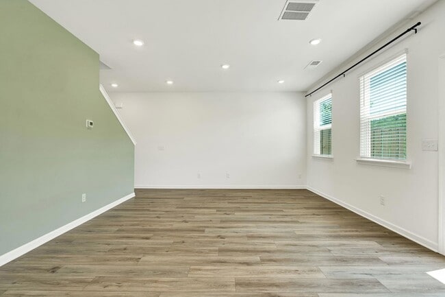 Building Photo - 5010 Highwood Dr