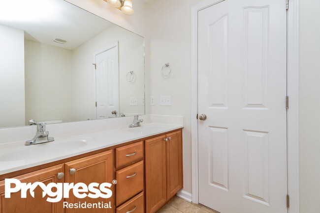 Building Photo - 332 John Henry Dr