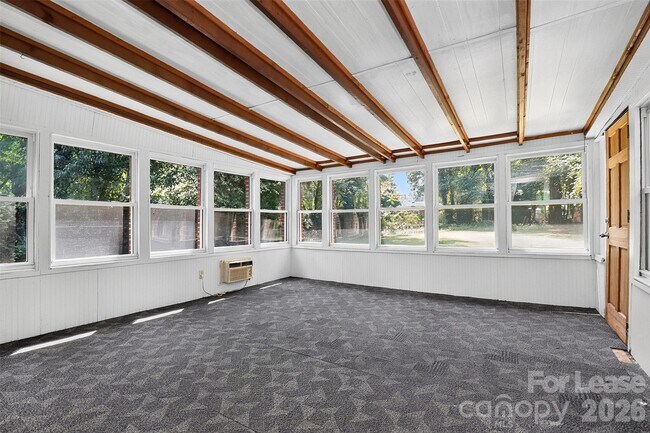 Building Photo - 4914 Unaka Ave