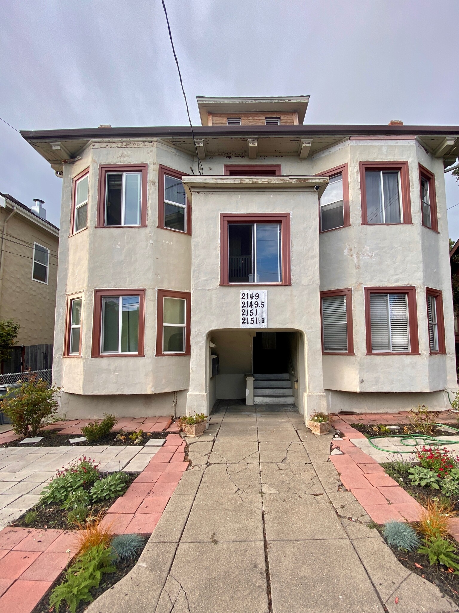 Building Photo - 2151 Russell St