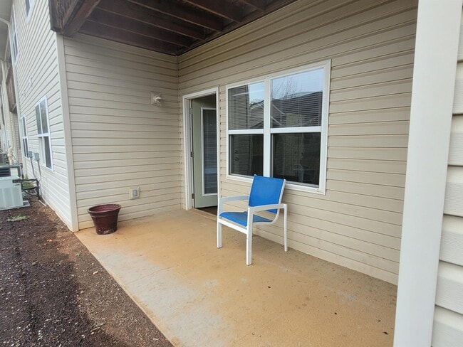 Building Photo - 204 Olde Covington Way