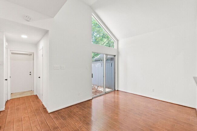 Building Photo - 15 Breezy Point Pl