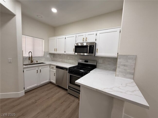 Building Photo - 2117 Echo Bay