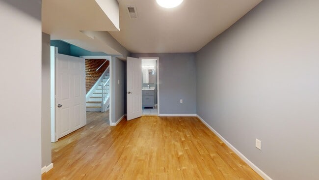Building Photo - Le Droit Park Renovated Three Bedroom W/Pa...
