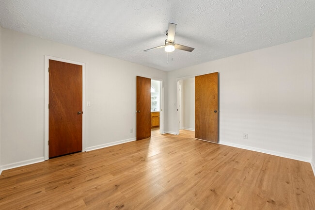 Building Photo - 131 McWhirter Pl