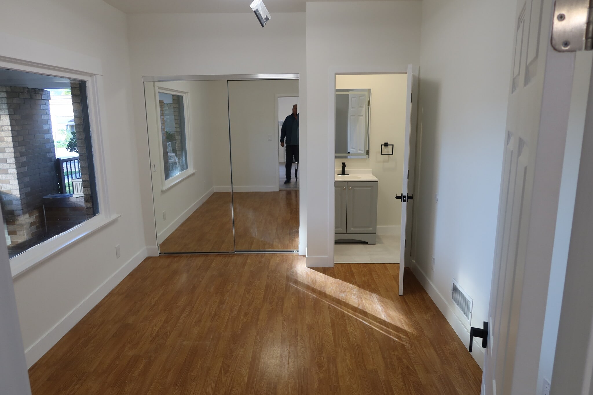 Building Photo - 537 W Milford St