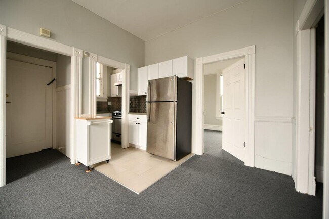 Building Photo - 2111 Vine St