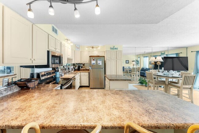 Building Photo - 8743 Thomas Dr