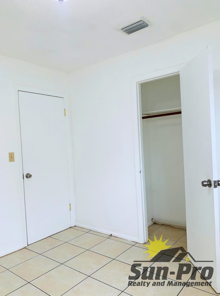 Building Photo - 1965 Nelson Ave