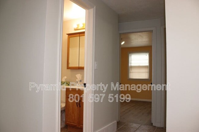 Building Photo - 760-762 N 100 W