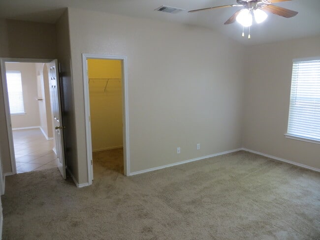 Building Photo - 6611 Clovis Ct