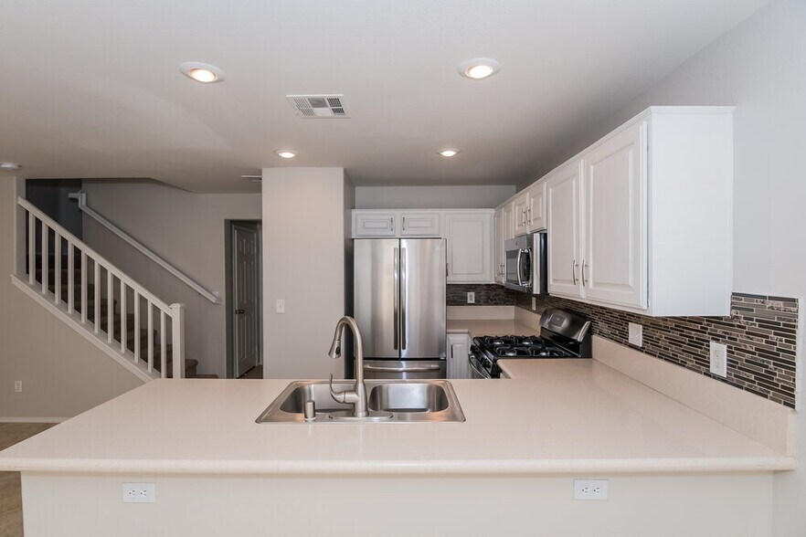 Building Photo - 530 Eresma St