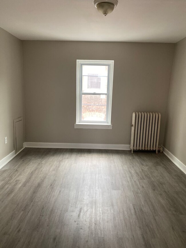 Building Photo - 532 Breck St