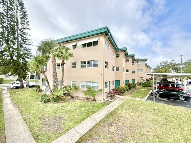 Building Photo - 445 32nd Ave N