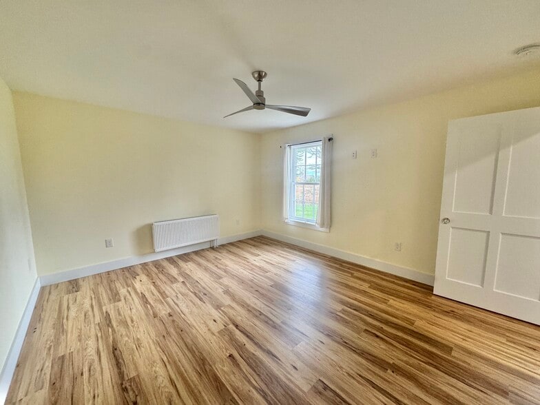 Building Photo - 49 Fort Point Cove Rd