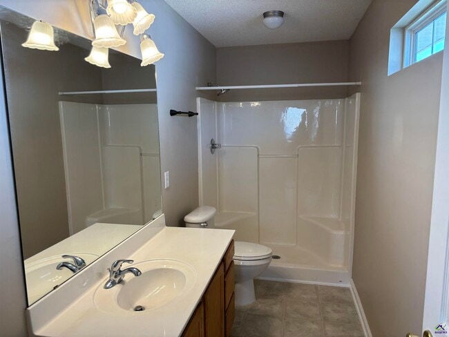 Building Photo - 115 Deer Track Ct