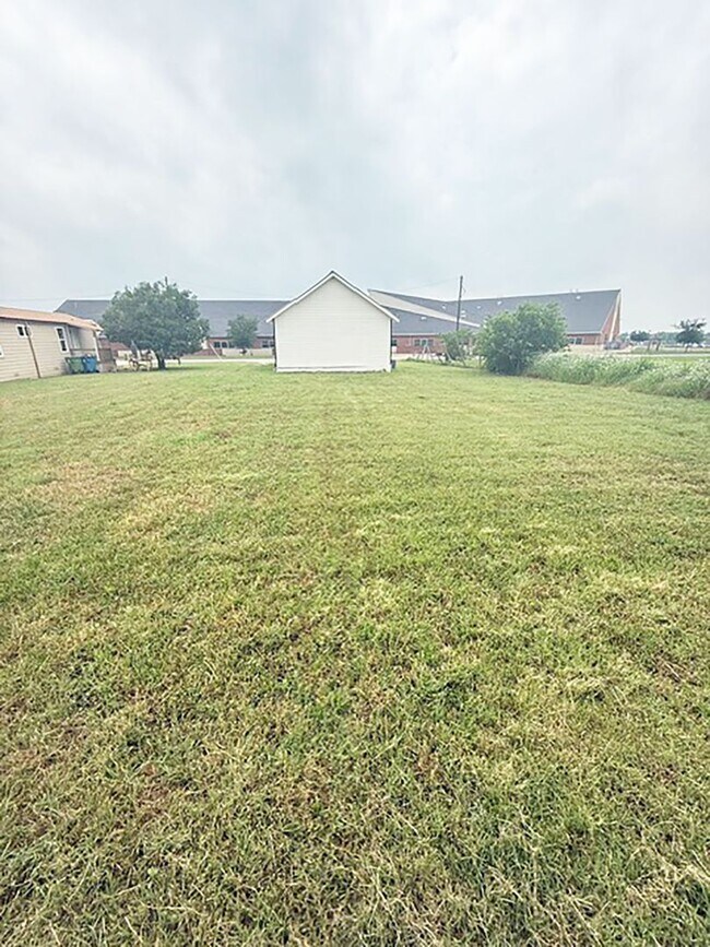 Building Photo - Nice 3 Bdrm 1 Bath Home in Gunter Texas